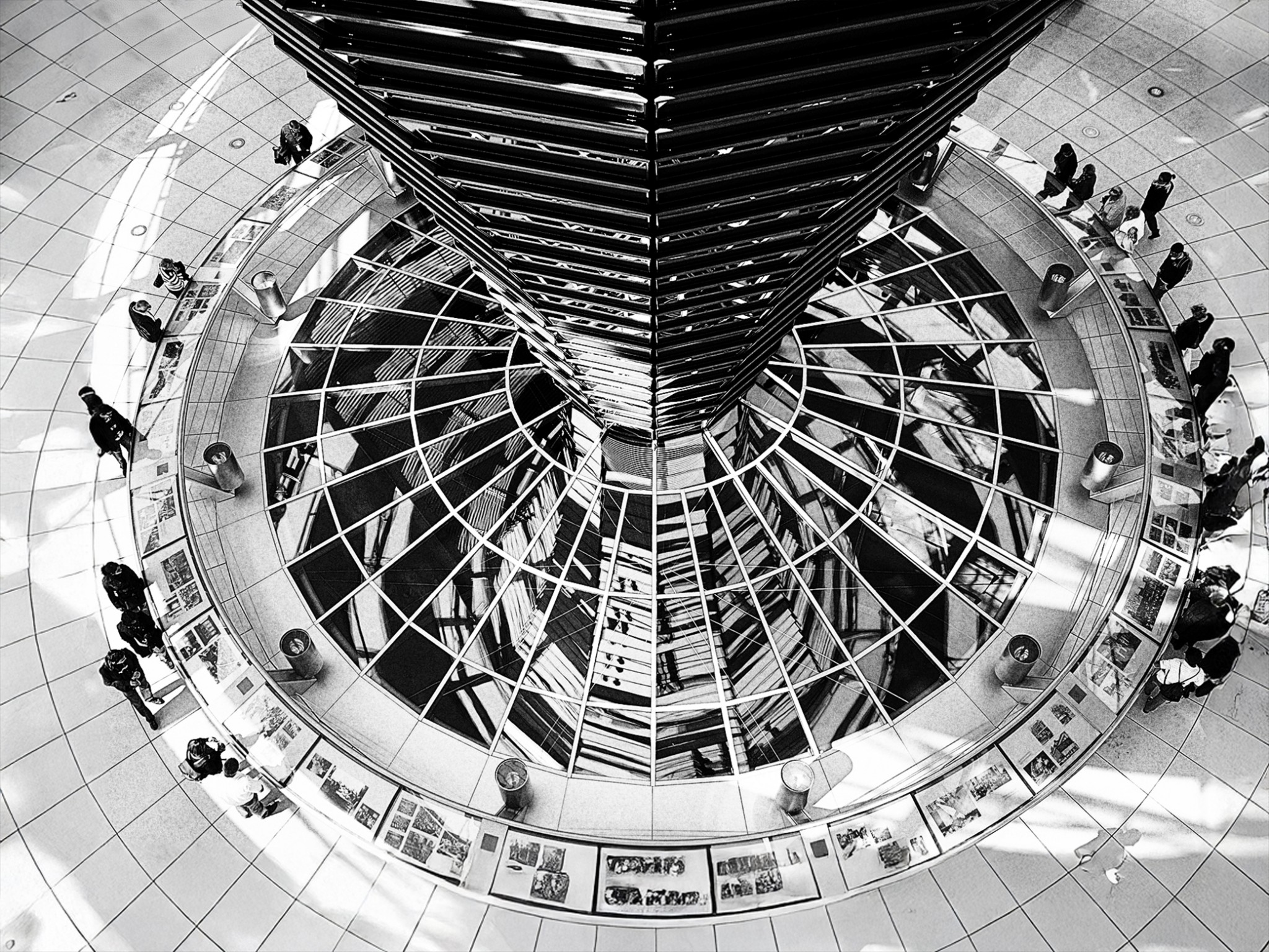 051_PapierMonochrome2025_Venturi-du-Bundestag_opg_20100425_Allemagne_Berlin_0203.jpg